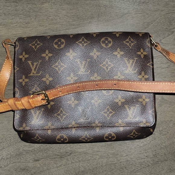 Louis Vuitton Musette Tango - Picture 4 of 10